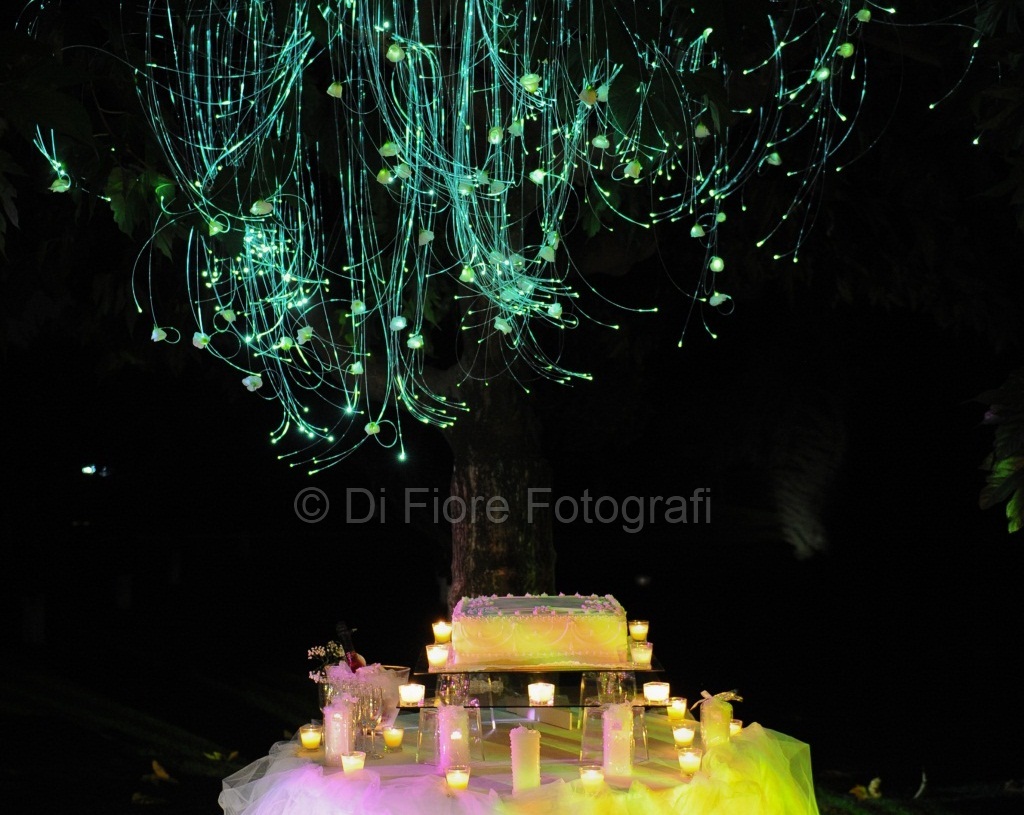 Fotografi matrimonio napoli. Wedding Cake con fili luminosi in fibra  ottica. Matrimonio con effetti speciali