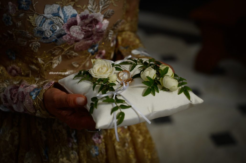Desideri un portafedi romantico? Ecco come realizzarlo  Wedding  Photographer - Fotografi Napoli - Di Fiore FOTOGRAFI 081.475160